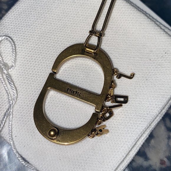 Dior 30 MONTAIGNE BROOCH Antique Gold-Finish Metal and White Resin Pearls - Picture 5 of 6